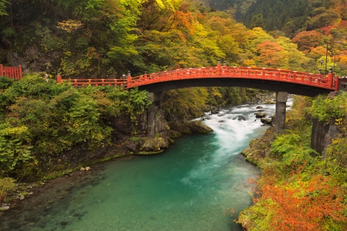 Shinkyo Bridge in Nikko, Japan in autumn | Sara Winter Photography