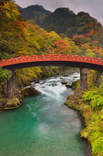 Shinkyo Bridge in Nikko, Japan in autumn | Sara Winter Photography